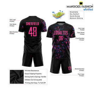 Maillot de football personnalisé noir, rose et bleu clair, respirant, à manches courtes, avec nom et numéros imprimés par sublimation - Product Image 6