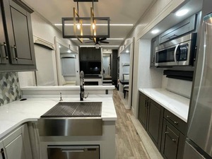 Fournisseur de remorques de camping d'occasion 2024 Cross Roads RED WOODs 4001 LK à vendre pour le camping - Product Image 3