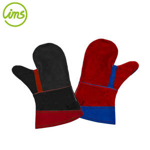 Ensemble de gants de barbecue en cuir de vache résistant au feu, rouge/noir, en daim, faciles à nettoyer - Product Image 1
