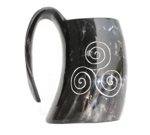 Auténtica Taza Vikinga Ecológica de Cuerno de Búfalo Hecha a Mano, Grado Alimenticio, Estilo Medieval, Religiosa, Feng Shui, Taza de Cerveza con Diseño Animal - Product Image 1