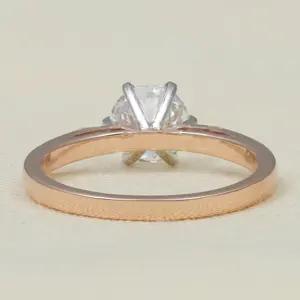 Bague de fiançailles solitaire ronde de laboratoire de qualité supérieure avec diamant de qualité supérieure, options en argent sterling et en or, clarté VS1 - Product Image 4