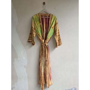 Robe kimono en soie tie-dye faite à la main, longue, pour festival, tenue de plage, paréo de maillot de bain - Product Image 3