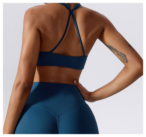 Sujetador deportivo sin costuras de moda de alta calidad para mujer, sujetador Halter de entrenamiento de gimnasio con logotipo personalizado con posición de logotipo frontal de estilo Simple - Product Image 3