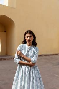 Robe Ellora imprimée à la main, en coton bohème, décontractée, pour les vacances, été, bleu et blanc, pour femmes - Product Image 2