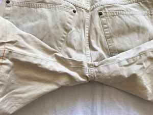 Pantalones cortos vaqueros modelo sillín beige para hombre W33 ''Made in Italy-a Crafted Italian Craft - Product Image 2