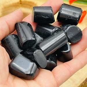 Pierres de tourmaline noire dégringolées en gros pour la décoration intérieure Cristal de guérison Thérapie Reiki Méditation et soulagement du stress à vendre - Product Image 4