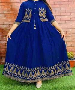 Lo último en ropa de fiesta de aspecto rico, ropa de chicas indias de crepé con estampado de Georgette, lista para usar, precio bajo, venta al por mayor, Surat Alphanumero - Product Image 6