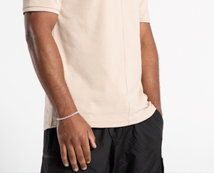 เสื้อยืดผู้ชายสีเบจพร้อมกระเป๋าแขนสไตล์สำหรับฤดูร้อนและสวมใส่หมี - Product Image 4