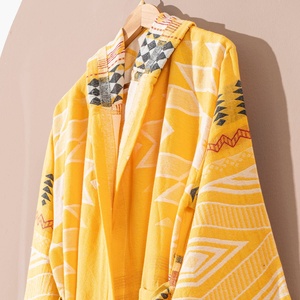 Peignoirs en gros - Kimono tribal moutarde 100% coton turc, fournisseur OEM pour hôtels, spas et centres de villégiature - Product Image 1