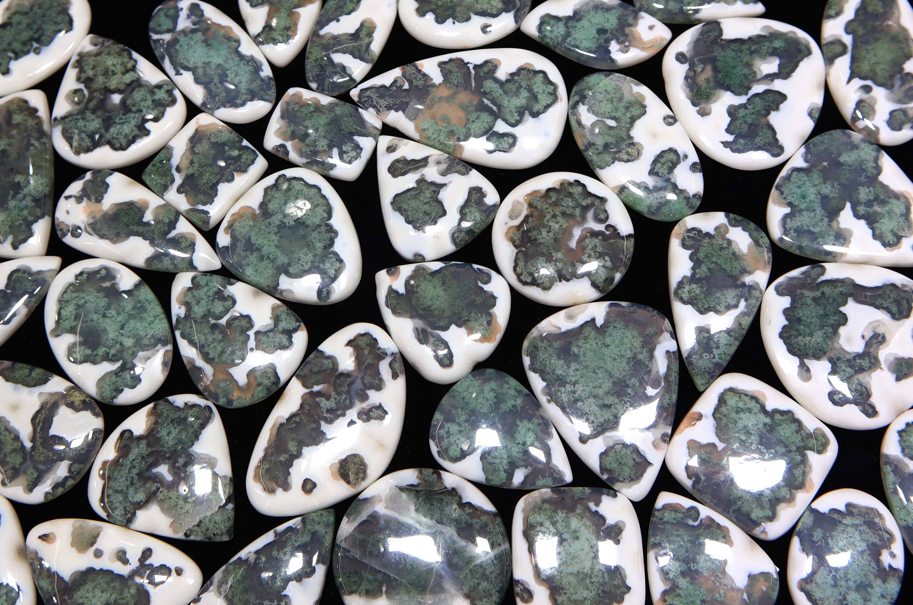 สีเขียว