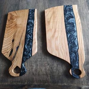 Planche à découper en résine fabriquée à la main avec des tons de résine bleue chatoyante adaptée à la cuisine quotidienne et au placage des repas - Product Image 4