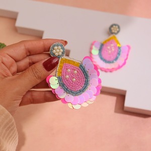 Pendientes de cuentas bordados coloridos hechos a mano para mujeres y niñas, estilo de moda personalizado para fiesta, costura de punto de cruz hecha - Product Image 2