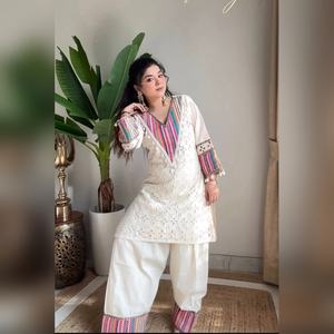 ชุดสلوار คามีซ ผ้าหลากสีสัน สไตล์ทันสมัย ประดับด้วยลายตกแต่งอย่างสวยงาม พร้อมผ้าคลุมไหล่แฟนซี คอลเลคชั่นปี 2025 - Product Image 2