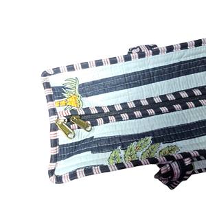 Sac fourre-tout à bandoulière matelassé en coton 100% écologique avec fermeture éclair rayé noir - Product Image 4