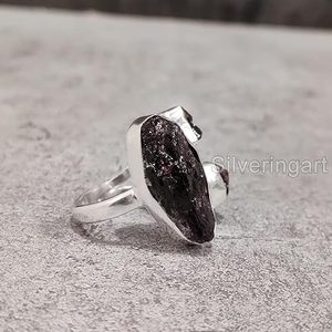 Anillo de Plata de Ley 925 con Granate Natural, Piedra de Nacimiento de Enero, Anillo Ajustable de Tres Piedras, Joyería Hecha a Mano - Product Image 2