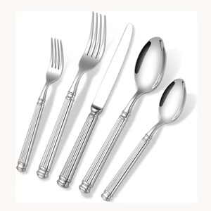 Mango de diseñador Juego de acero inoxidable de 5 cubiertos Cubiertos Cuchara Cuchillo Tenedor Usado en la mesa de la cocina Precios superiores Acabado en plata - Product Image 3