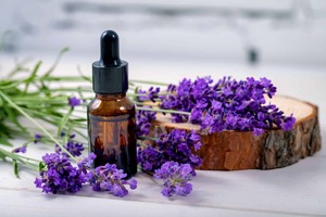 Huile Essentielle Hybride de Lavandin 100% Pure et Naturelle Isar Certifiée ISO pour l'Aromathérapie, les Problèmes Cutanés et le Soulagement de la Douleur - Product Image 6