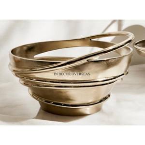 Ensemble de 3 bols de service et de décoration de forme ronde en aluminium plaqué or de haute qualité avec une base design unique pour la maison et l'hôtel. - Product Image 6