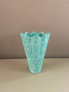 Vase décoratif en résine parfait pour la maison, le bureau ou la décoration événementielle Vase moderne en résine idéal pour les fleurs fraîches ou artificielles - Product Image 5