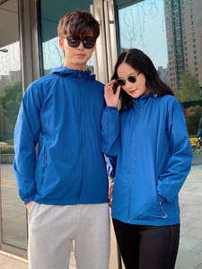 Veste de pluie d'extérieur monocouche à imprimé logo personnalisé automne printemps à coquille souple coupe-vent imperméable et respirant en stock - Product Image 4