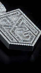 Colgante de lujo con inicial de plata de ley 925, moissanita VVS y diamantes, diseño personalizado, alto brillo, para uso unisex. - Product Image 3