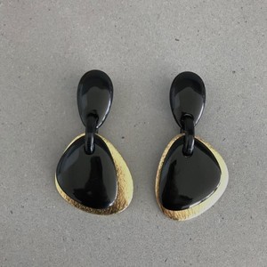 Vente en gros de boucles d'oreilles en laiton et corne de buffle de qualité supérieure pour femmes bijoux tendance disponibles au prix de gros - Product Image 2