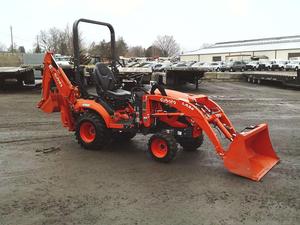 Chargeuse-pelleteuse Kubota LA340 4x4 orange à prix d'usine avec godet et bras hydraulique - Product Image 4