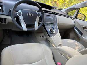 Toyota Prius Four 2011 - Product Image 3