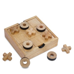 Jeu de Tic Tac Toe en bois décoratif offrant un design classique, un look intemporel et un jeu stratégique agréable - Product Image 5