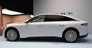 Sedán de Lujo REEV Edición Premium 2025, Volante a la Izquierda, Semi-Automático, Turbo 2.5-3.0L, 300-400 CV, Aire Acondicionado Automático, Luces Halógenas/Xenón - Product Image 3