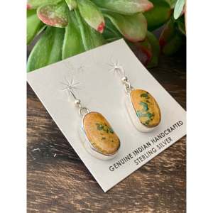 Pendientes Colgantes de Turquesa Royston y Plata de Ley, Diseño Navajo Hecho a Mano - Product Image 2