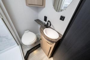 Autocaravana Forest River Sunseeker con Capacidad para 4 Personas, Cocina Deslizable, Remolque de Viaje Moderno con Carrocería de Aluminio - Product Image 6