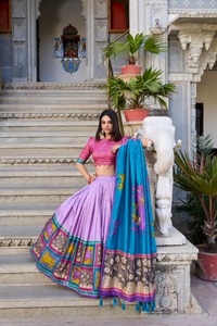 Mariage moderne en soie Kalamkari imprimé Tussar Lehenga Choli longueur au sol Gotta Patti dentelle bordure glands Style indien traditionnel - Product Image 5