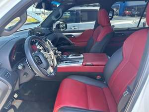 Lexussss LX 2024 F Sport Handling AWD d'occasion offre d'origine 600 - Product Image 2