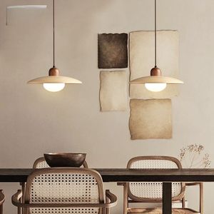Lampe suspendue en métal vintage avec un look antique pour une décoration intérieure rétro et un éclairage d'ambiance chaleureux - Product Image 3