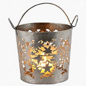 WickWreath Holiday Charm Bougeoir en aluminium moulé Finition enneigée Pièce d'appoint pour tables et manteaux de fête - Product Image 4