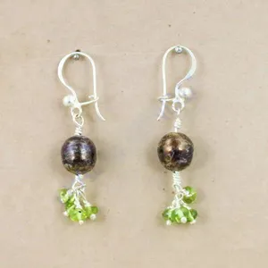 Boucles d'oreilles pendantes chic en argent et perle de péridot pour femmes - Product Image 2