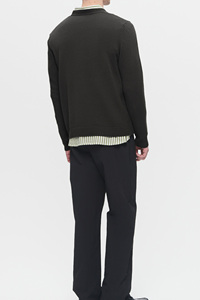 เสื้อสเวตเตอร์ผู้ชายสไตล์เมือง ดีไซน์ใหม่ แขนจั๊ม คอกลม ผ้าถักระบายอากาศ ใส่สบาย ทรงหลวม ดีไซน์พิเศษ - Product Image 3