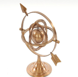 Armillary โบราณที่มีวงแหวนศูนย์กลางที่ซับซ้อนและตัวเลขคลาสสิกเป็นสัญลักษณ์ของลำดับท้องฟ้าด้วยไหวพริบทางศิลปะเหนือกาลเวลา - Product Image 4