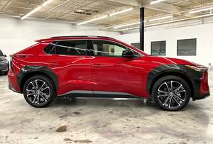 Super affaire..Toyota BZ4 d'occasion, couleur rouge - Product Image 3