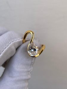 Anillo de Compromiso y Boda para Mujer, Plata de Ley 925, Chapado en Oro de 14k, con Moissanita de 4 Gramos y Engaste de Garras, de Lujo - Product Image 2