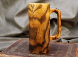 Taza de Cerveza y Café Multiusos Hecha a Mano de Madera Natural Ecológica Moderna y Lujosa con Agarre, Colores y Formas Personalizables, Capacidad de 24 oz - Product Image 3