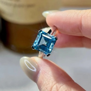 Anillo Vintage de Plata Fina con Topacio Azul Corte Asscher y Engaste de Garras, Certificado por Terceros, Piedra de Nacimiento de Diciembre - Product Image 3