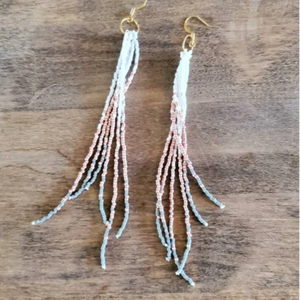 Boucles d'oreilles longues à pampilles perlées faites à la main, Boucles d'oreilles perlées, Boucles d'oreilles en perles de rocaille - Product Image 1