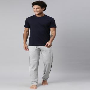 Camiseta negra de cuello redondo para hombre Tela de punto de media manga 80% Algodón 20% poliéster Hecho en India - Product Image 5