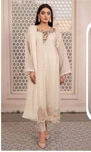 Colección de trajes paquistaníes sin coser Nueva colección de Dupatta de seda inferior Stanton DE TRABAJO bordado Georgette - Product Image 4