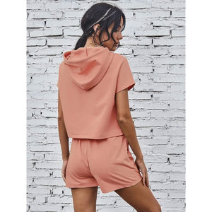 ชุดวอร์มฤดูร้อนสำหรับผู้หญิง ปี 2026 ชุดลำลองแบบสวมใส่สบาย เสื้อฮู้ดและกางเกงขาสั้น สีพื้น แฟชั่นชุดกีฬา - Product Image 4