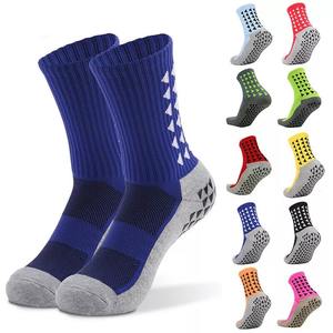 Chaussettes de football antidérapantes fabriquées au Pakistan, logo personnalisé, chaussettes habillées de haute qualité, meilleur design, chaussettes de sport pour hommes - Product Image 6