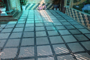 Moderna Baldosa de Piedra Azul Vietnamita Thanh Thanh Tung de Alta Calidad, Martillada, con Borde Pulido, para Exteriores de Edificios de Oficinas - Product Image 3