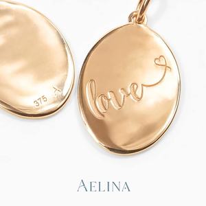 Colgante especial de la marca Aelina en tres tamaños, letra grabada con láser personalizada, regalo de joyería perfecto para alguien especial - Product Image 3